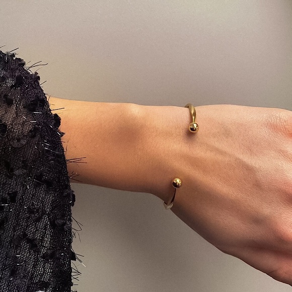 ⚜️𝟯𝟬%𝗢𝗙𝗙 𝗯𝘂𝗻𝗱𝗹𝗲𝘀 𝟯+⚜️ NEW Twisted Simple Delicate Cuff - Picture 7 of 13